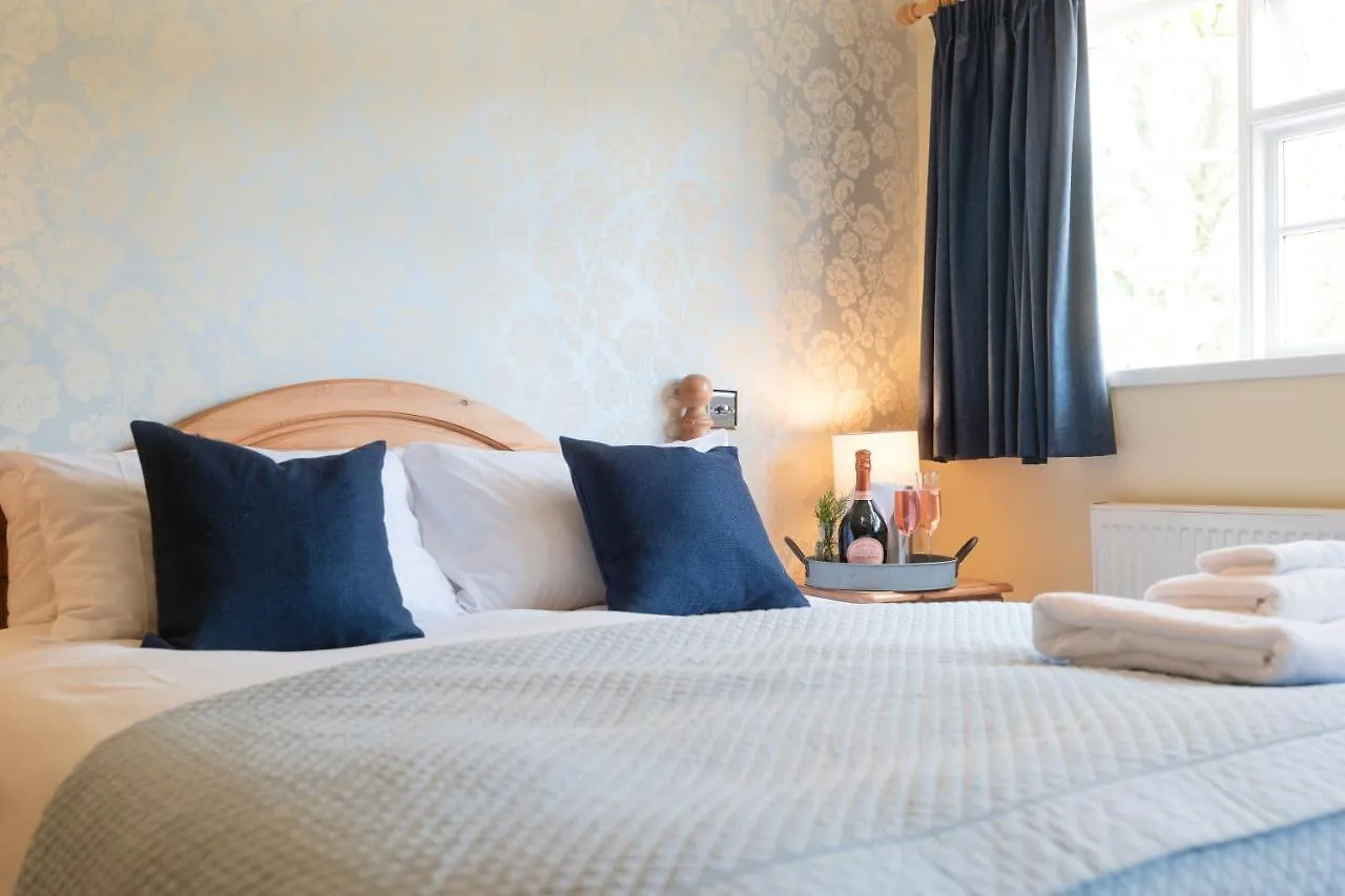 **** Inn Fox And Hounds Llancarfan Hotel Barry United Kingdom